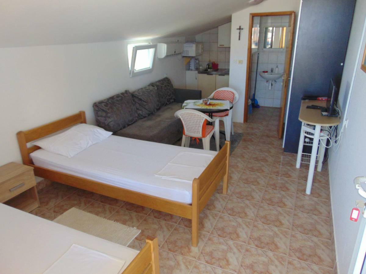 Apartman Ivana Vir Eksteriør billede